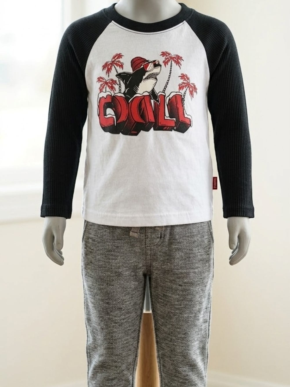 Hurley Black and White Kids Raglan Tee.    KS Size 4T.         KS 18